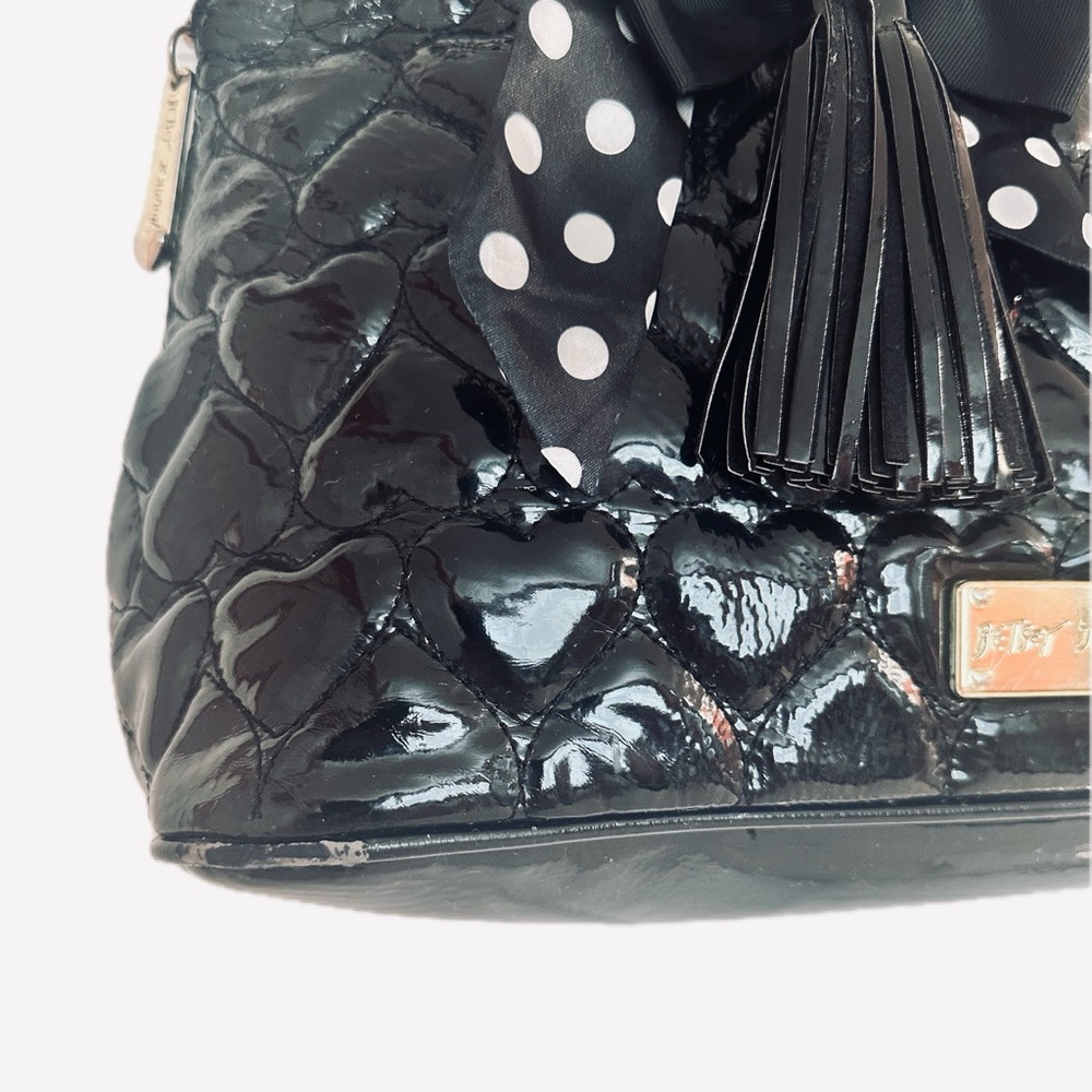 BETSEY JOHNSON ~ Large Black Quilted Hearts Handbag with Polka Dot Twilly - Picture 4 of 11